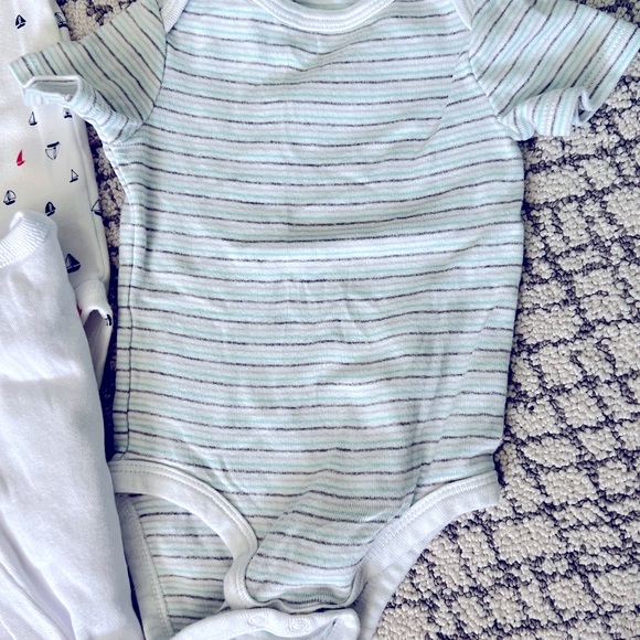 Bundle of 5 Bodysuits - Picture 3 of 5